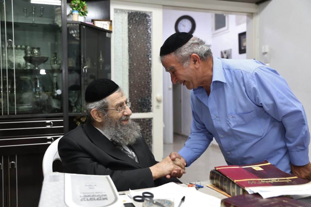 הגר"מ בן שמעון חיזק את בני הקהילה ביהוד