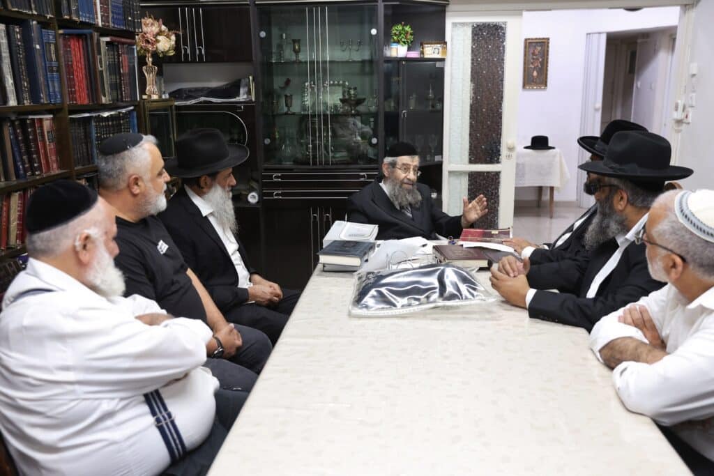 הגר"מ בן שמעון חיזק את בני הקהילה ביהוד