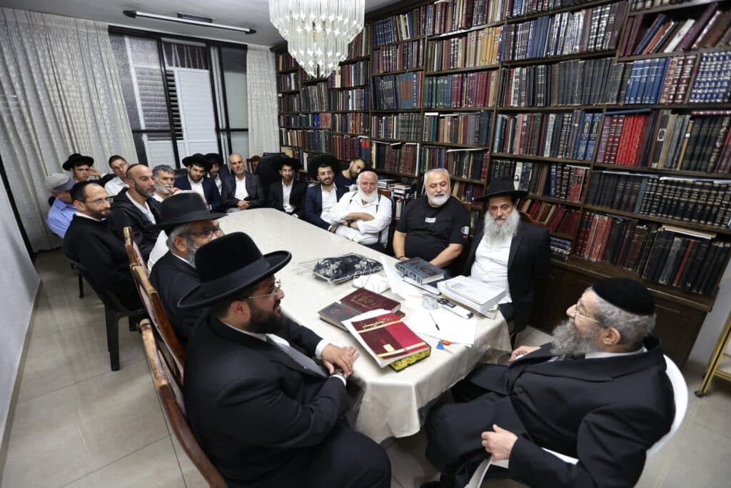הגר"מ בן שמעון חיזק את בני הקהילה ביהוד