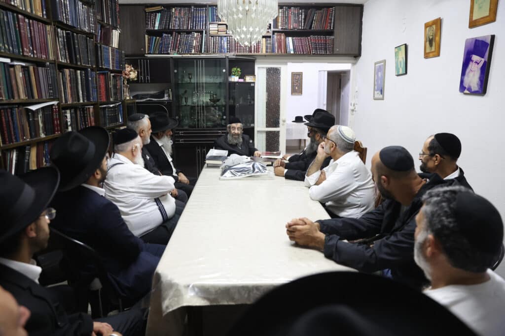 הגר"מ בן שמעון חיזק את בני הקהילה ביהוד