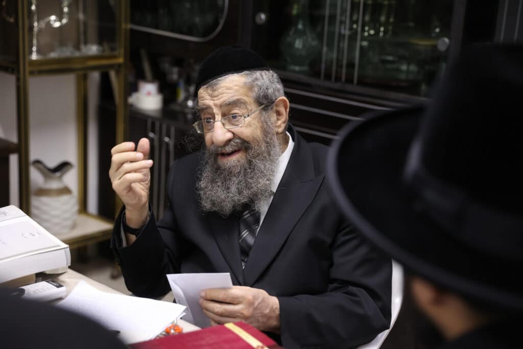 הגר"מ בן שמעון חיזק את בני הקהילה ביהוד