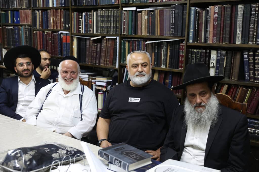 הגר"מ בן שמעון חיזק את בני הקהילה ביהוד