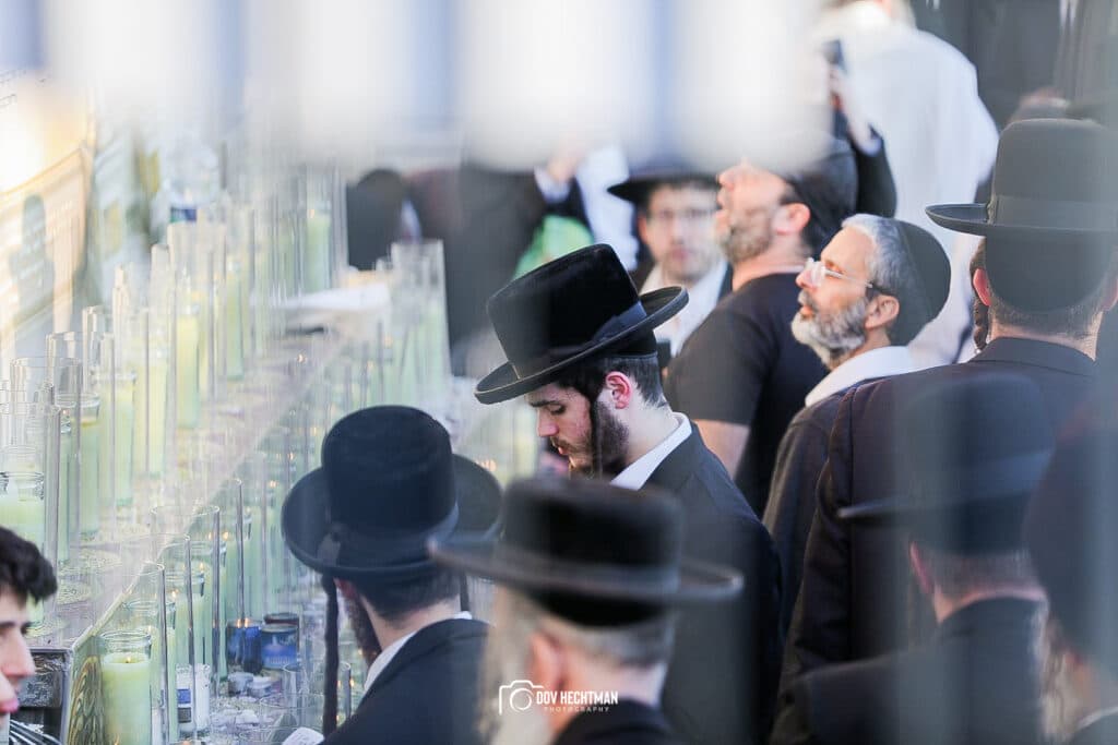 מְאִירַת עֵינֵינוּ: השמש זרחה על המתפללים במירון