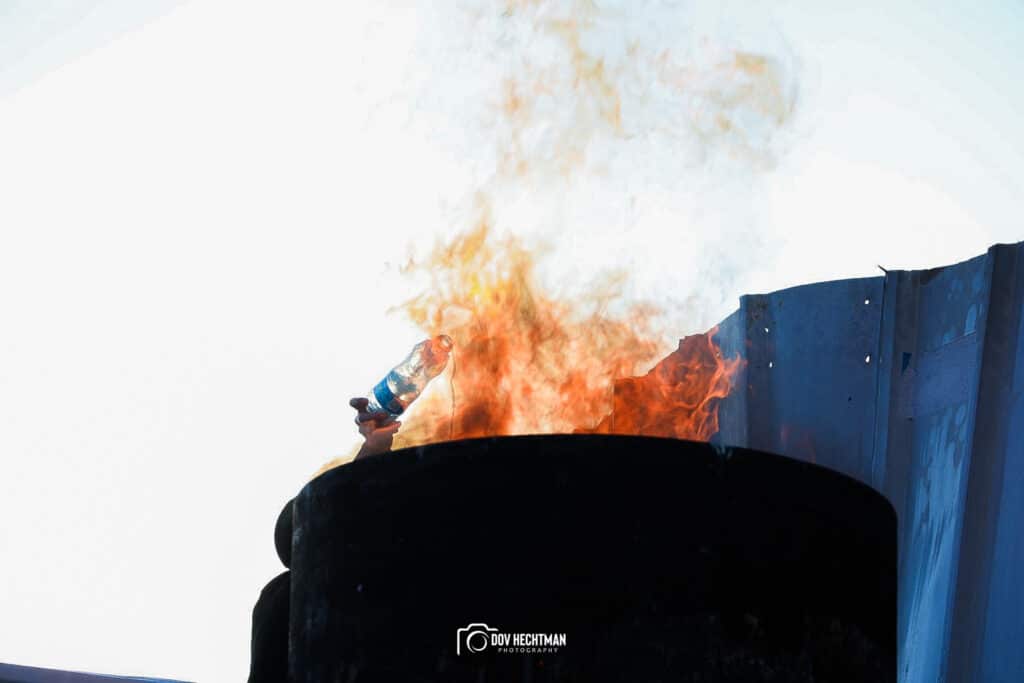 מְאִירַת עֵינֵינוּ: השמש זרחה על המתפללים במירון