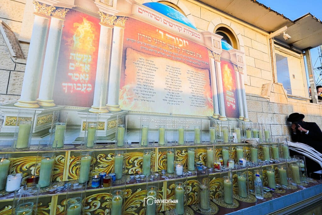 מְאִירַת עֵינֵינוּ: השמש זרחה על המתפללים במירון