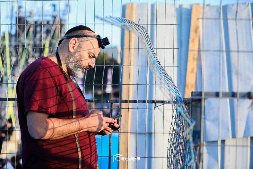 מְאִירַת עֵינֵינוּ: השמש זרחה על המתפללים במירון