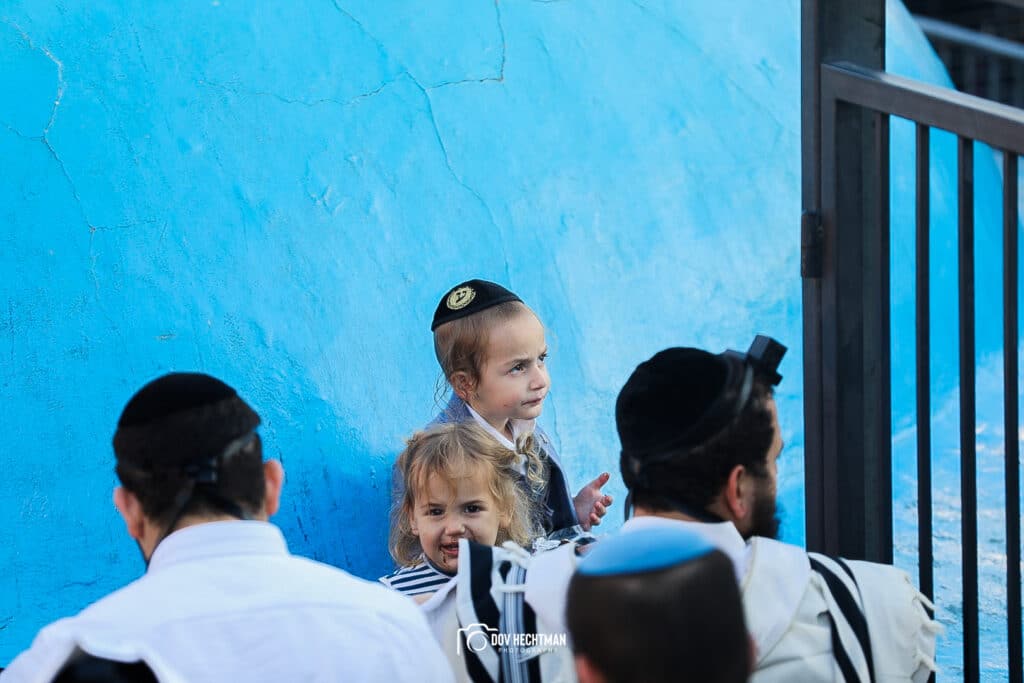 מְאִירַת עֵינֵינוּ: השמש זרחה על המתפללים במירון