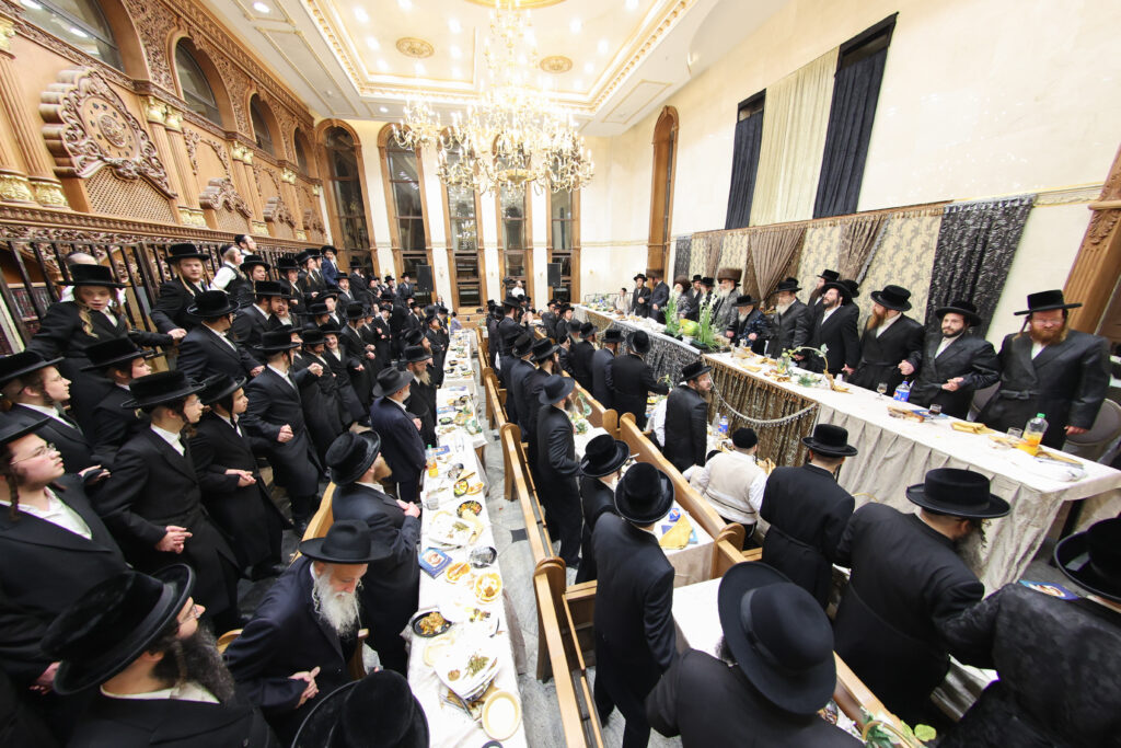 בהארנאסטייפל חגגו בר מצווה לנכד האדמו"ר
