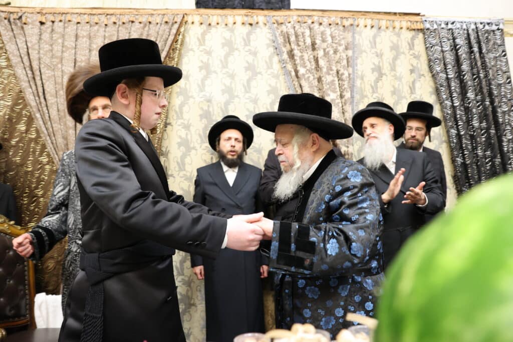 בהארנאסטייפל חגגו בר מצווה לנכד האדמו"ר