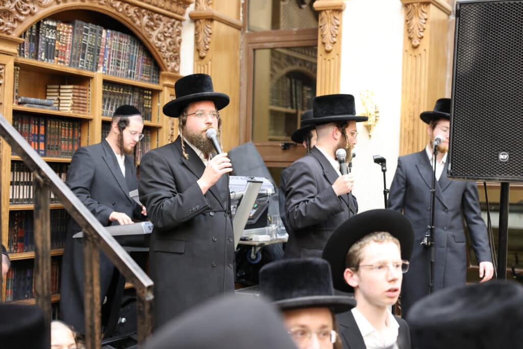 בהארנאסטייפל חגגו בר מצווה לנכד האדמו"ר