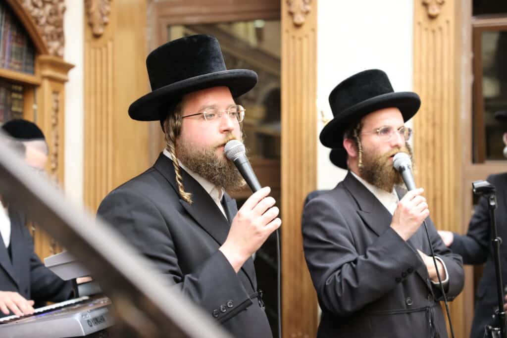 בהארנאסטייפל חגגו בר מצווה לנכד האדמו"ר