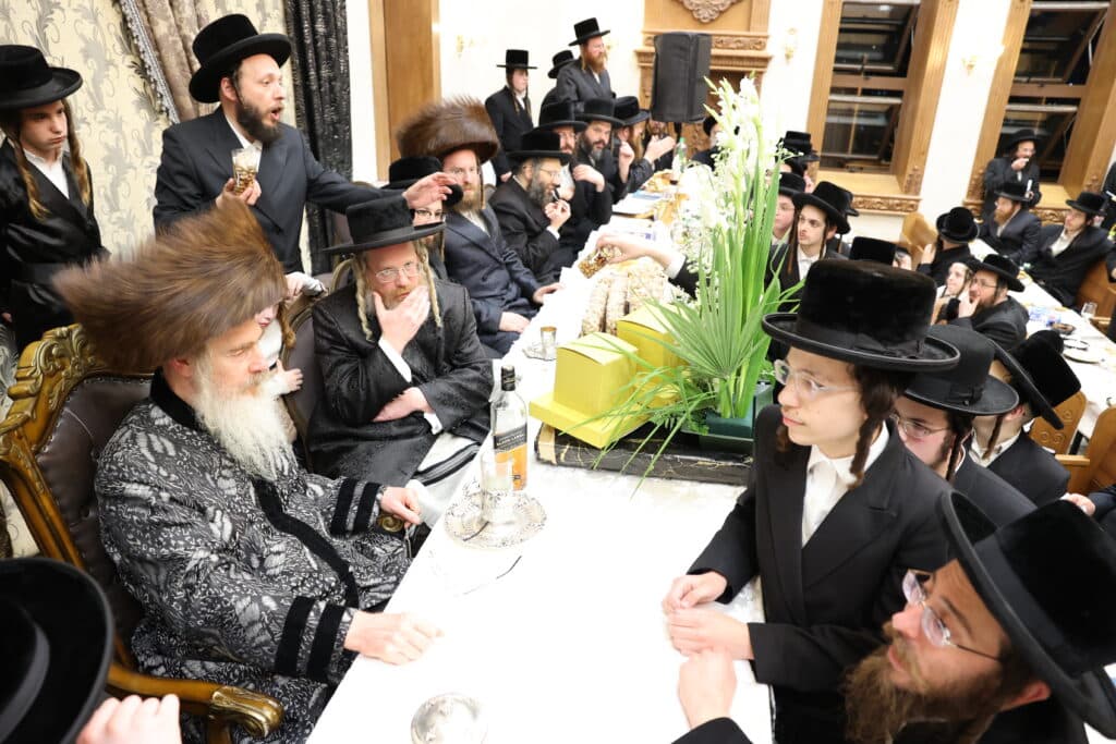 בהארנאסטייפל חגגו בר מצווה לנכד האדמו"ר