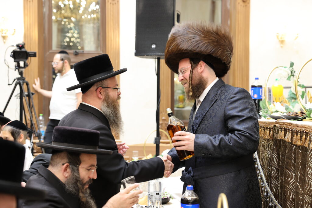 בהארנאסטייפל חגגו בר מצווה לנכד האדמו"ר