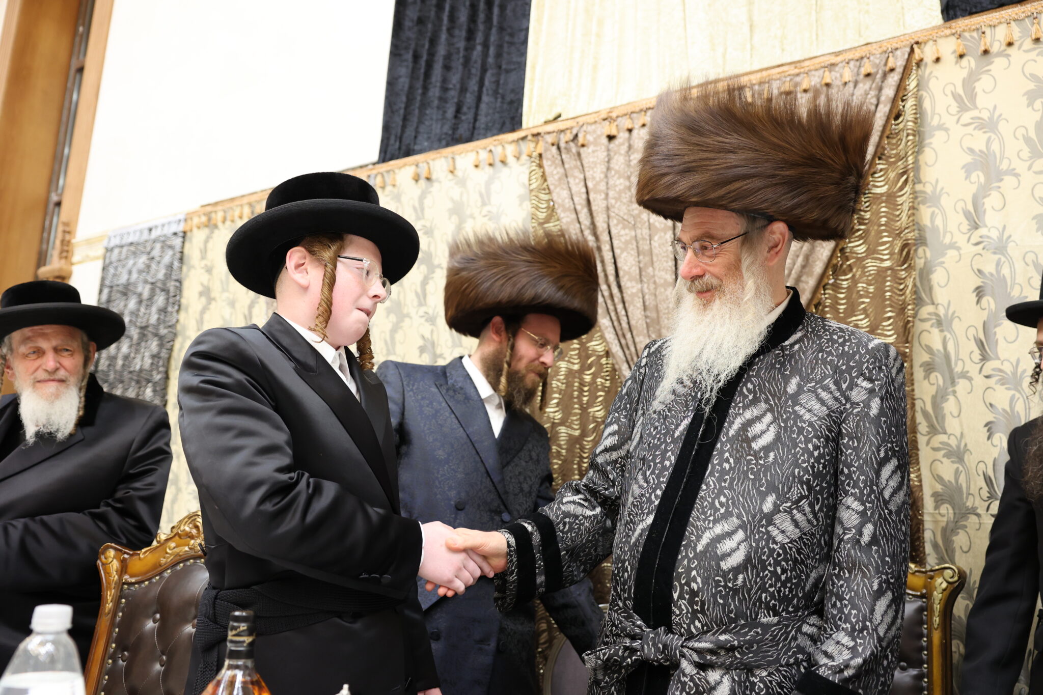 בהארנאסטייפל חגגו בר מצווה לנכד האדמו"ר