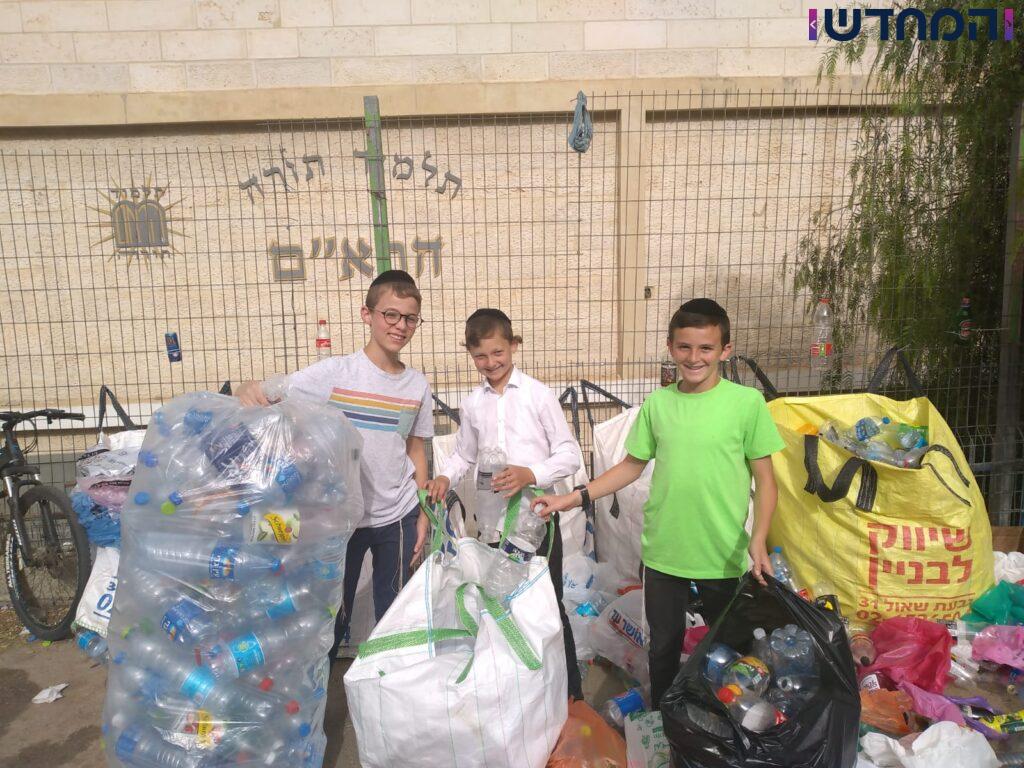 בזכות הבקבוקים למחזור: ס"ת לע"נ הנער הקדוש בזכות הבקבוקים למחזור: ס"ת לע"נ הנער הקדוש