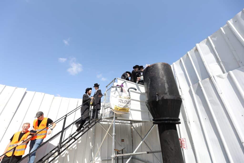 רבבות כבר זורמים למירון • הכטמן מגיש גלריה