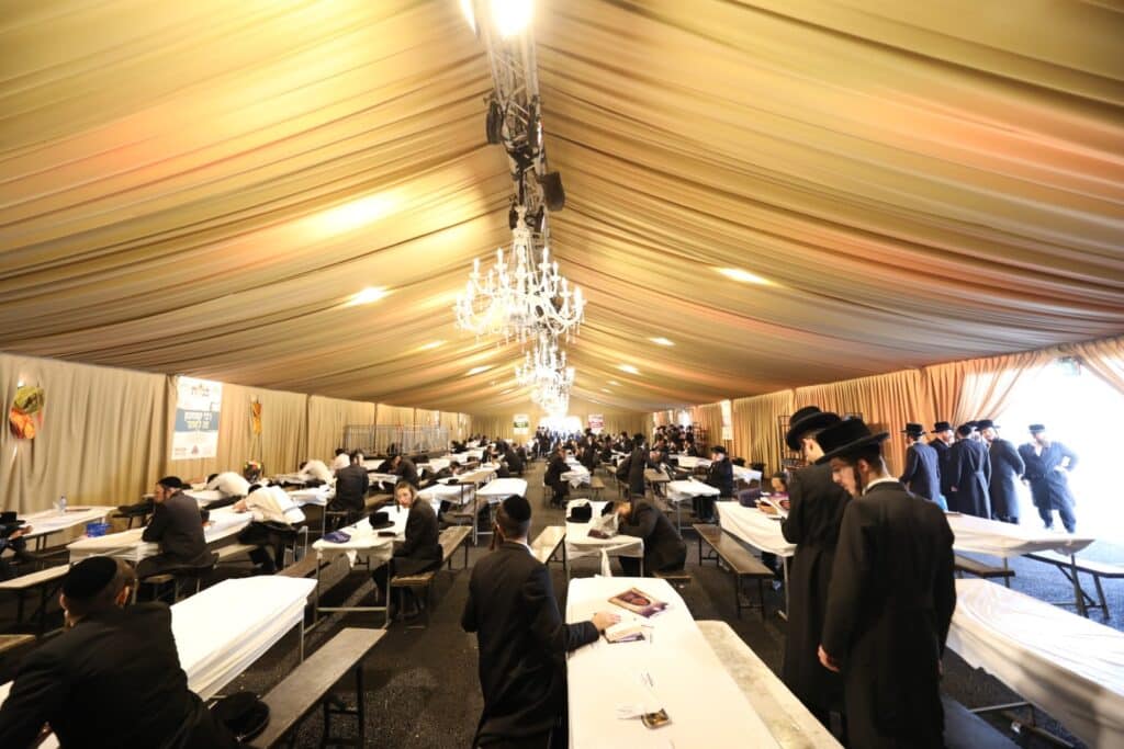 רבבות כבר זורמים למירון • הכטמן מגיש גלריה