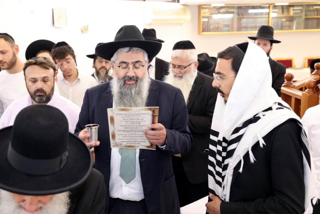 בֵּן בָּא לָנוּ: רב העדה התוניסאית בירושלים חגג ברית לנכדו