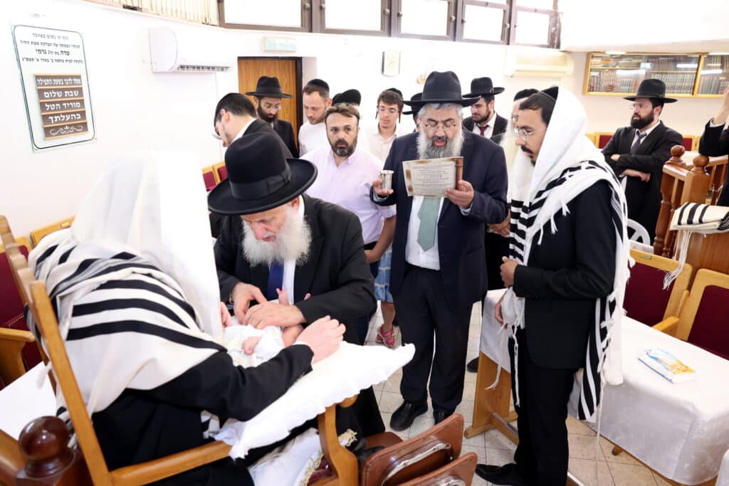 בֵּן בָּא לָנוּ: רב העדה התוניסאית בירושלים חגג ברית לנכדו