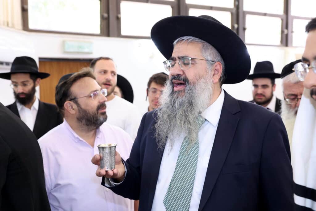 בֵּן בָּא לָנוּ: רב העדה התוניסאית בירושלים חגג ברית לנכדו