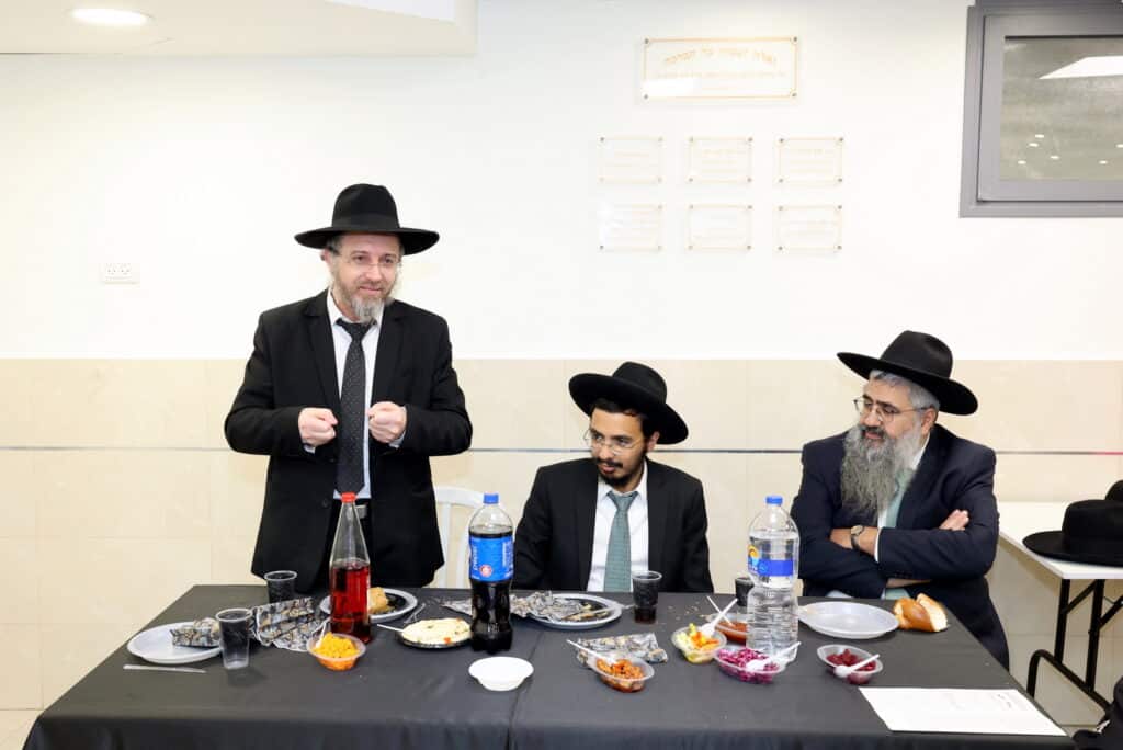 בֵּן בָּא לָנוּ: רב העדה התוניסאית בירושלים חגג ברית לנכדו