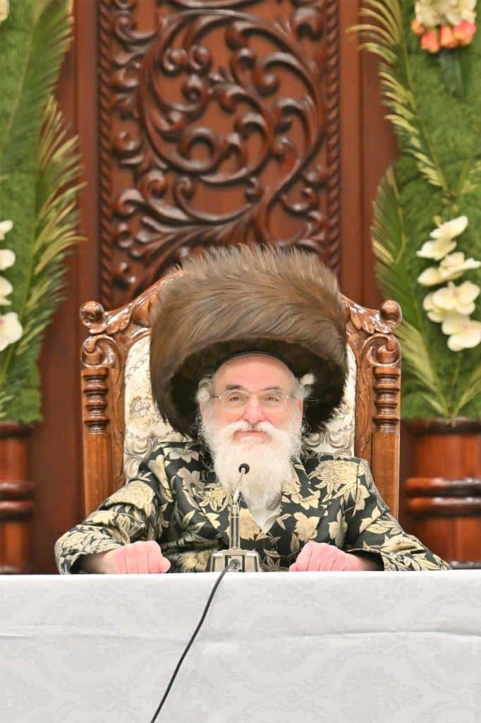 שבועות בחצר הקודש ויז'ניץ