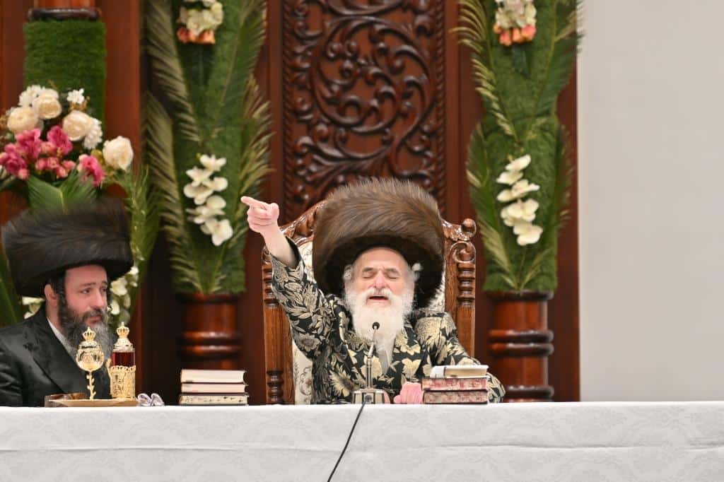 שבועות בחצר הקודש ויז'ניץ