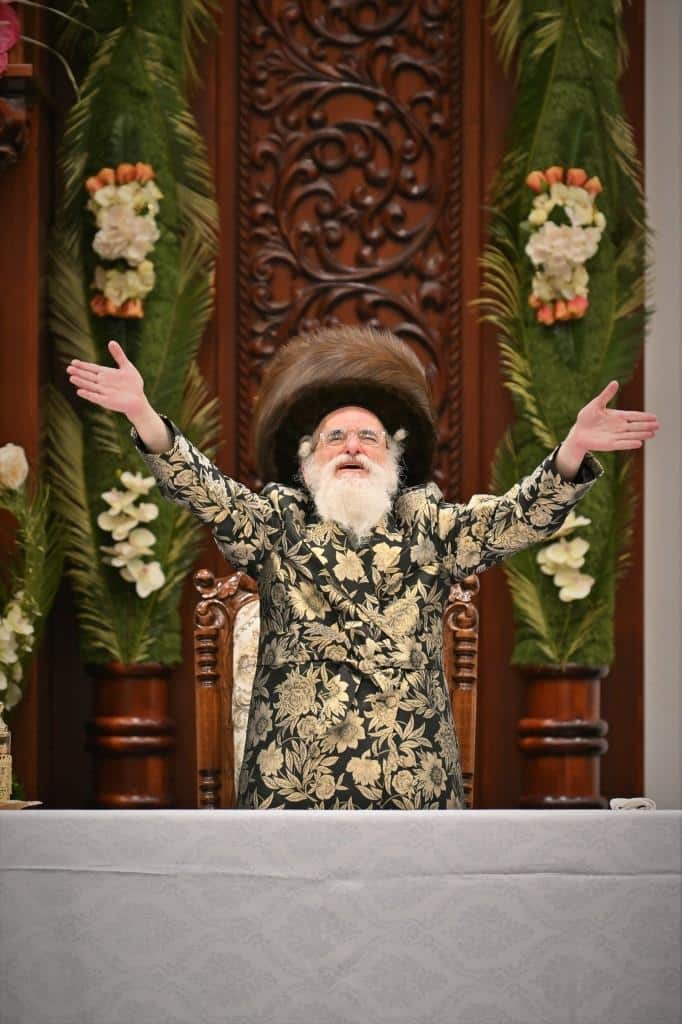 שבועות בחצר הקודש ויז'ניץ