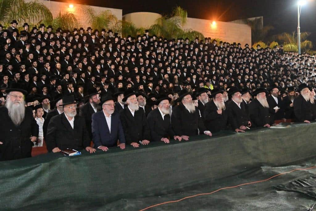 גלריה: האדמו"ר מויז'ניץ בהדלקה