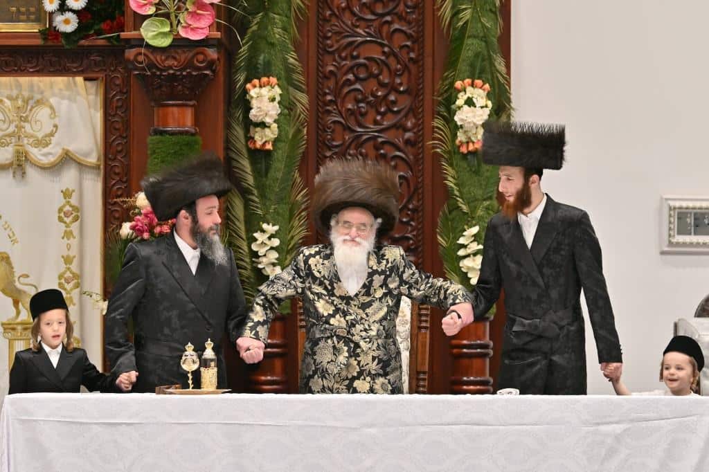 שבועות בחצר הקודש ויז'ניץ