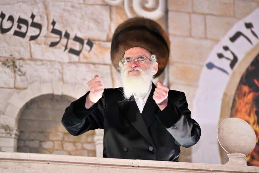 גלריה: האדמו"ר מויז'ניץ בהדלקה