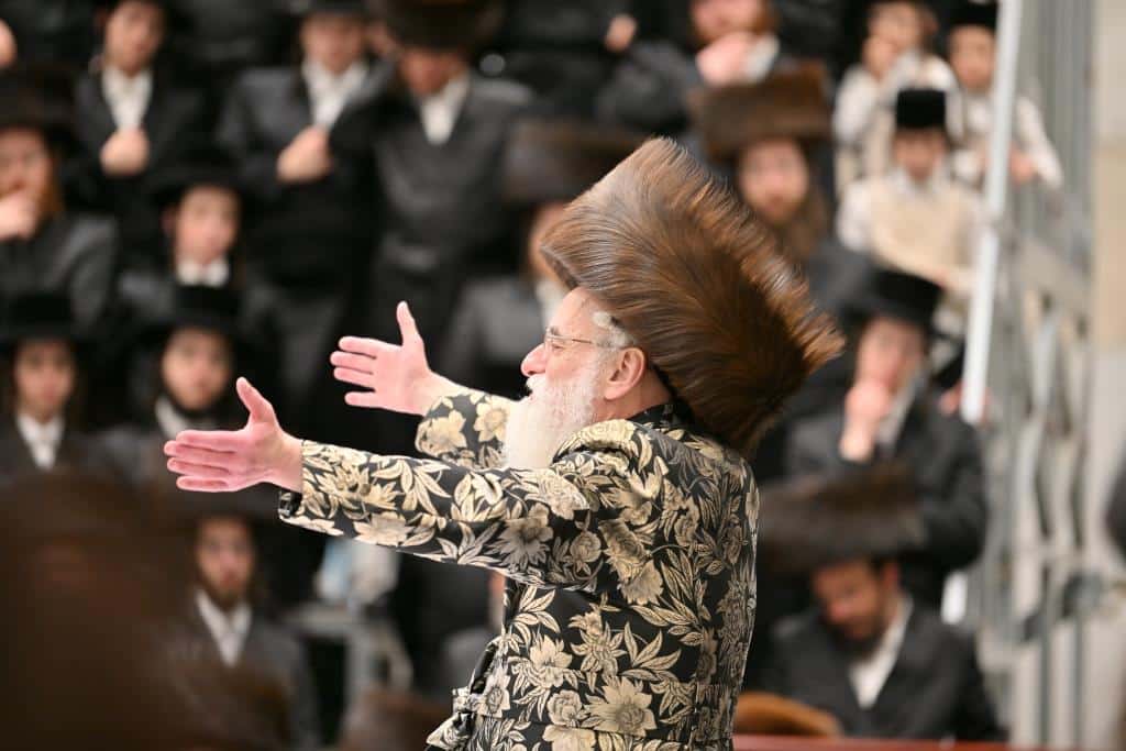 שבועות בחצר הקודש ויז'ניץ