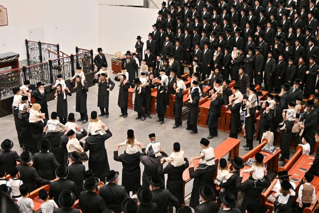 גלריה: האדמו"ר מויז'ניץ בהדלקה