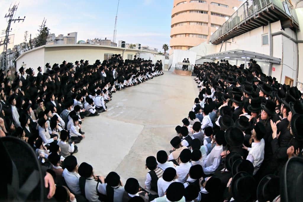 גלריה: האדמו"ר מויז'ניץ בהדלקה