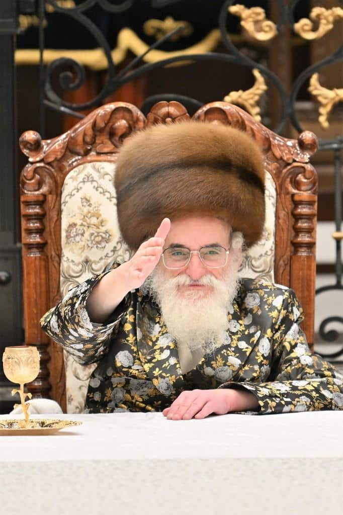 גלריה: האדמו"ר מויז'ניץ בהדלקה