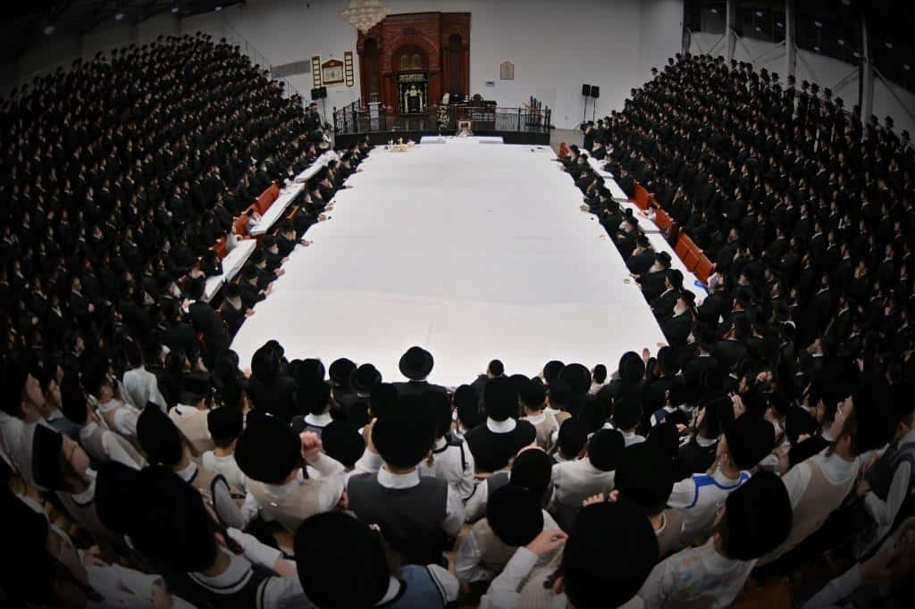 גלריה: האדמו"ר מויז'ניץ בהדלקה