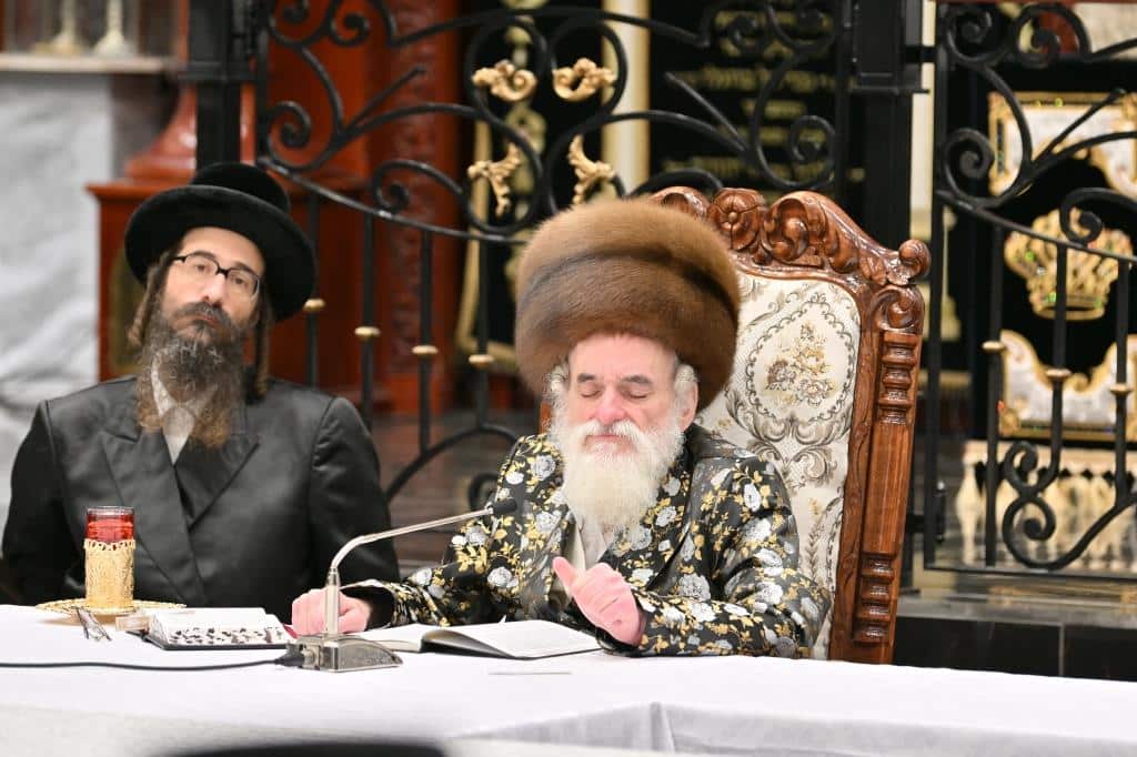 גלריה: האדמו"ר מויז'ניץ בהדלקה