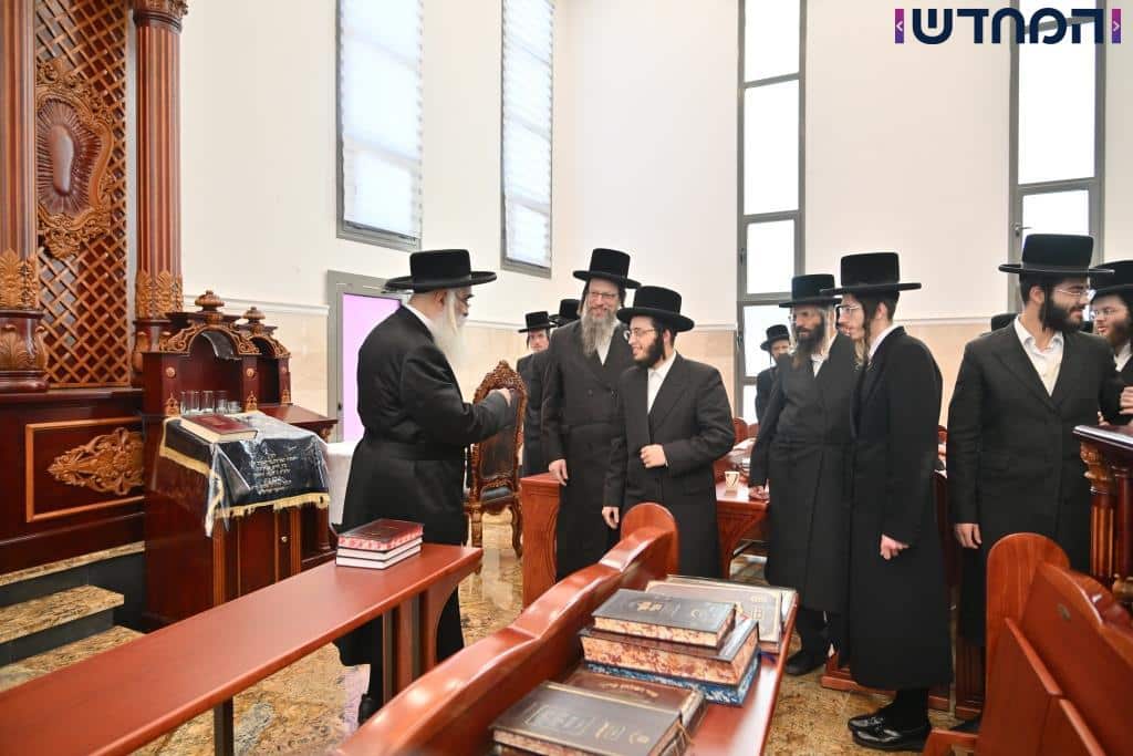 האדמו"ר מדושינסקיא ביקר בכולל החסידי