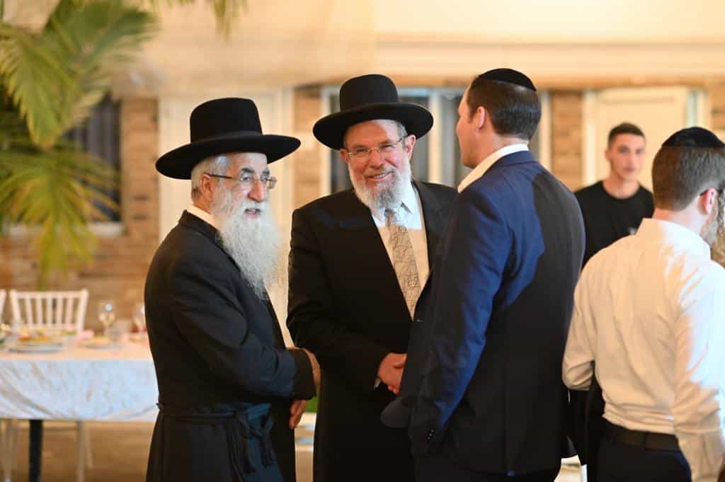 איש התקשורת התארס עם ביתו של רב העיר