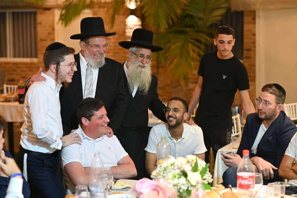 איש התקשורת התארס עם ביתו של רב העיר