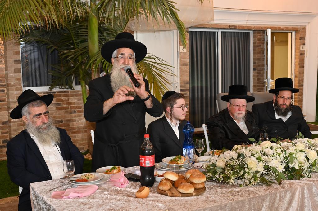 איש התקשורת התארס עם ביתו של רב העיר