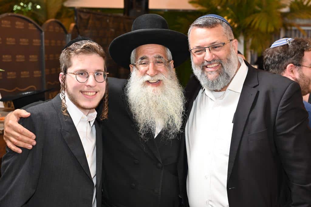 איש התקשורת התארס עם ביתו של רב העיר