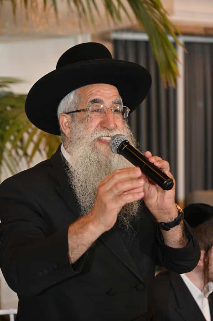 איש התקשורת התארס עם ביתו של רב העיר