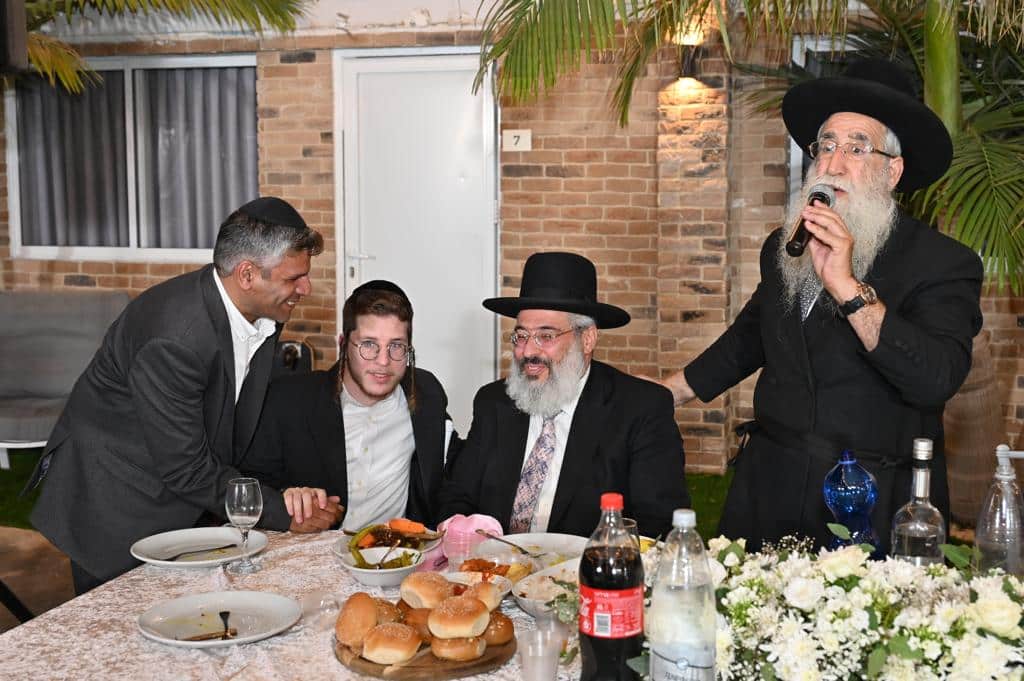 איש התקשורת התארס עם ביתו של רב העיר