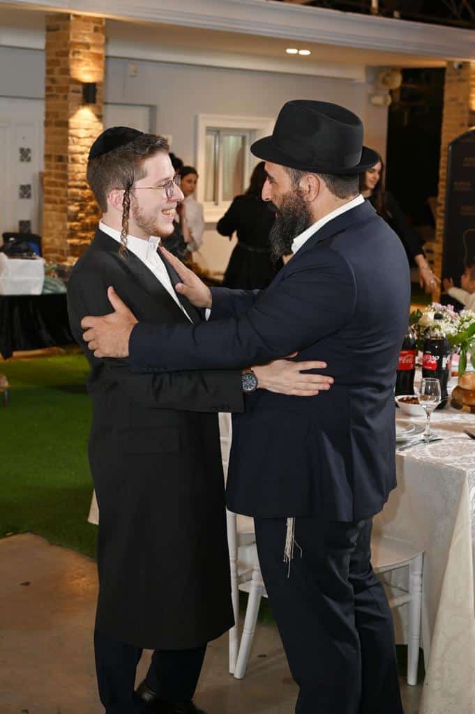 איש התקשורת התארס עם ביתו של רב העיר