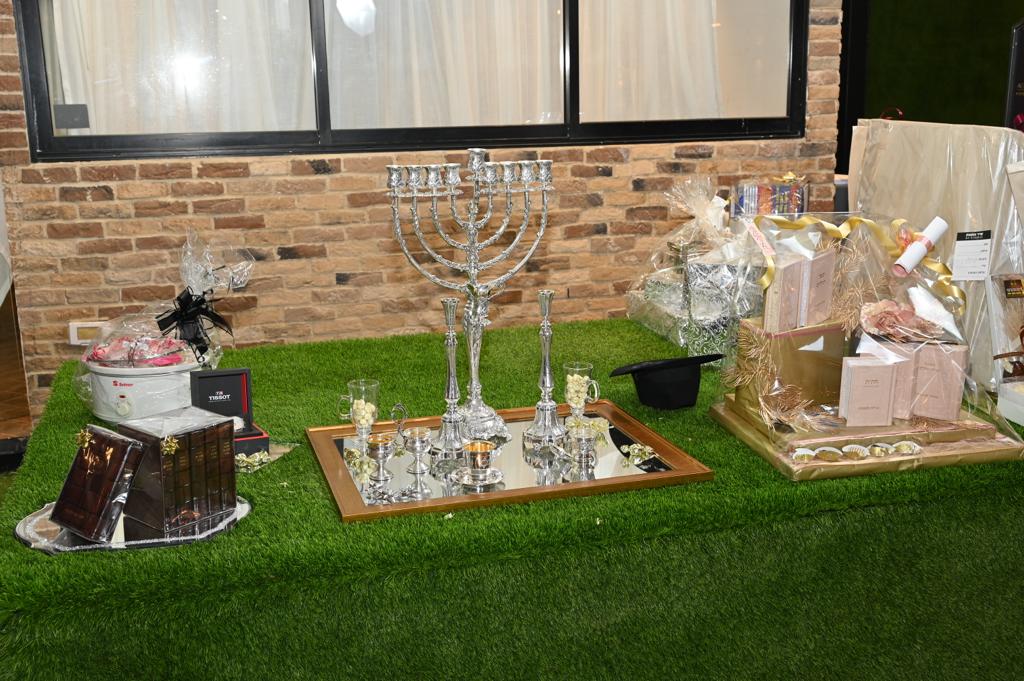 איש התקשורת התארס עם ביתו של רב העיר