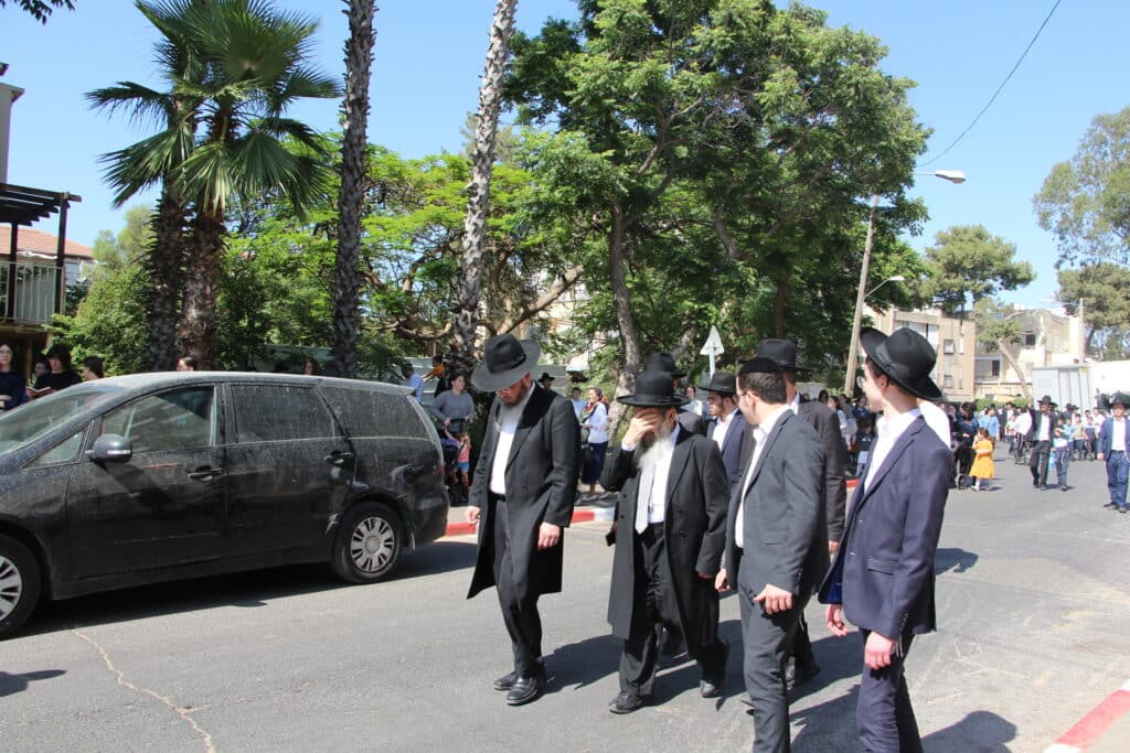 מסע ההלוויה: תיעוד מהעדשה של איתי קצב • גלריה