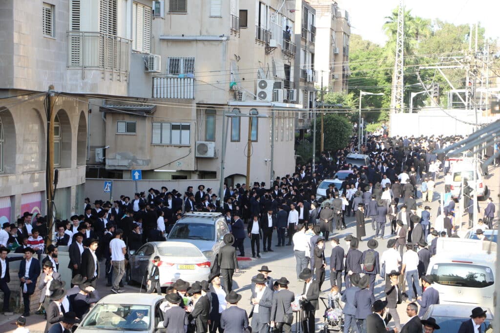 מסע ההלוויה: תיעוד מהעדשה של איתי קצב • גלריה