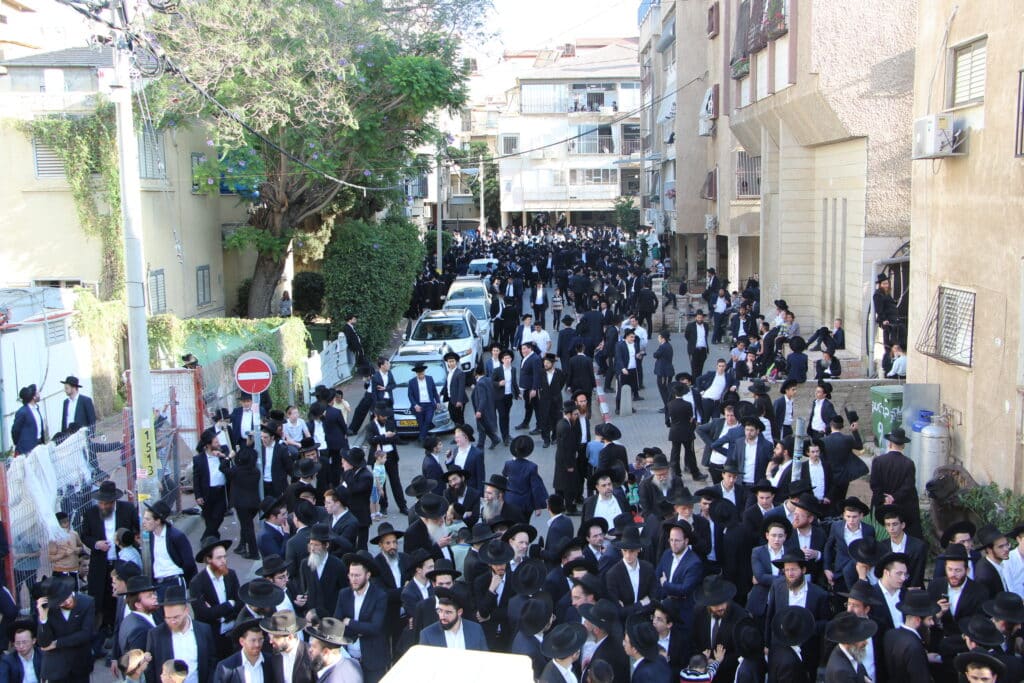 מסע ההלוויה: תיעוד מהעדשה של איתי קצב • גלריה