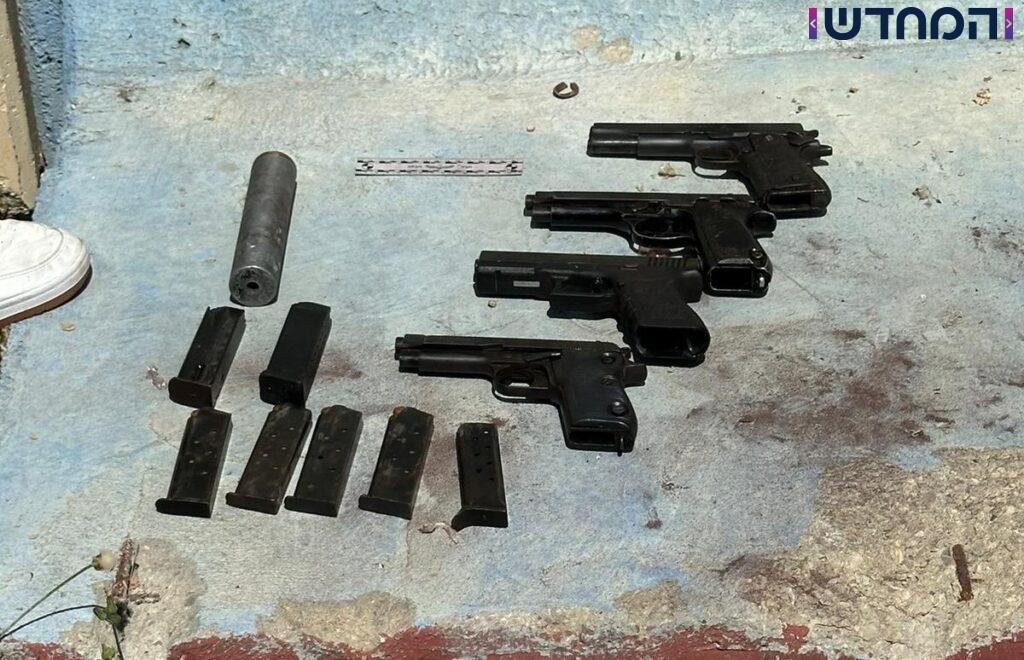 הבודקים נדהמו: תחמושת נחשפה בתוך משלוח רהיטים